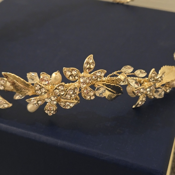 Women's Gold Bridal Headband - Picture 4 of 6